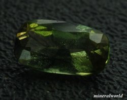 画像1: グリーン・アキシナイト＊パキスタン産＊0.186ct＊日独宝石研究所のソーテイング付き