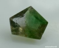 パーティーカラー・アキシナイト＊パキスタン産＊0.203ct＊日独宝石研究所のソーテイング付き
