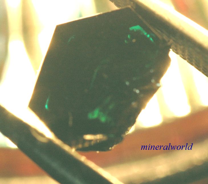 画像: 合成ブラック・モアッサナイト原石＊1.35ct