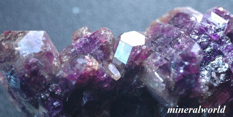 画像: レア＊カナダ産＊天然ピンク・ベスビアナイト結晶＊62.40ct＊未処理