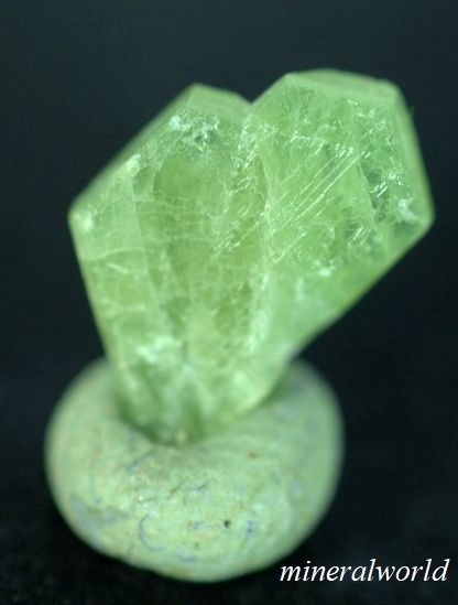 画像: 天然グリーン・クリソベリル結晶（双晶）＊2.97ct＊タンザニア産