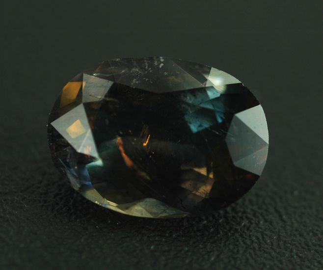 画像: 天然ブルー・アキシナイト（バイカラー・フェロー・マグネシオ・アキシナイト）＊パキスタン産＊2.545ct＊未処理＊日独宝石研究所のソーティング付き