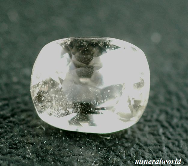 画像: 天然マスグラバイト＊スリランカ-ラトナプラ産＊0.373ct＊無処理＊日独宝石研究所のソーティング付き