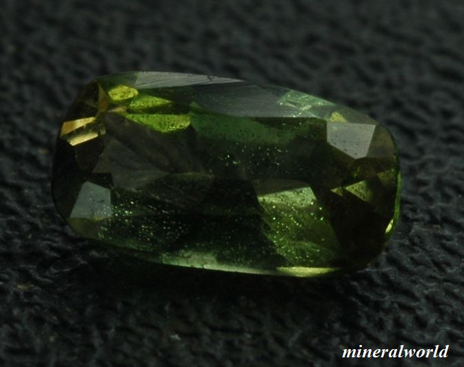 画像1: グリーン・アキシナイト＊パキスタン産＊0.186ct＊日独宝石研究所のソーテイング付き