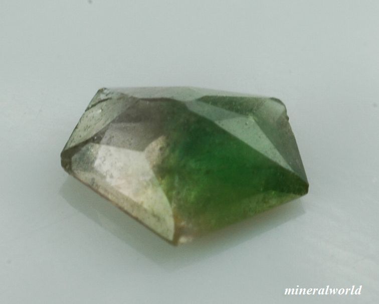 画像: パーティーカラー・アキシナイト＊パキスタン産＊0.203ct＊日独宝石研究所のソーテイング付き